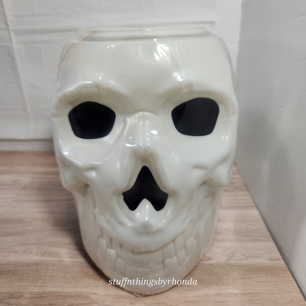 Viral Stacking Plastic Skulls Tree Halloween Decor 24", 3 Pieces. New In Wrapper